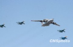 澳门美高梅官网俄苏-27歼击机在美国轰炸机远离俄边界后顺利返回己方驻扎机场